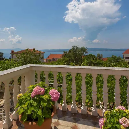 Three-bedroom 1 Daire *