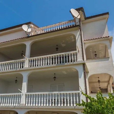 Daire Three-bedroom 1 *