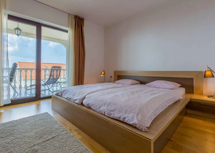 Apartamento Three-bedroom 1 *