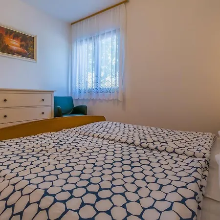 Three-bedroom 1 Apartment Crikvenica