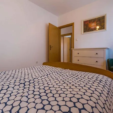 Three-bedroom 1 Apartment