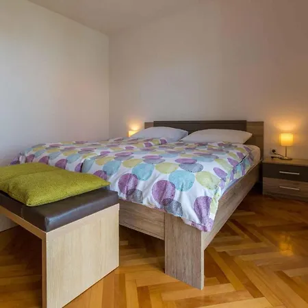 Three-bedroom 1 Apartment Crikvenica