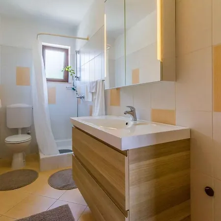 Three-bedroom 1 Apartment Crikvenica