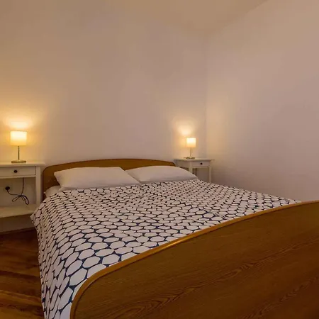 Three-bedroom 1 דירה