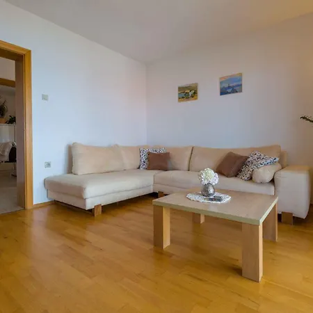 Apartamento Three-bedroom 1