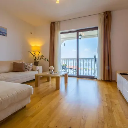 Apartamento Three-bedroom 1