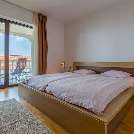 Apartamento Three-bedroom 1 *