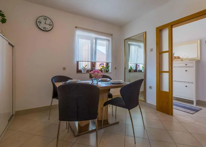 Three-bedroom 1 アパート