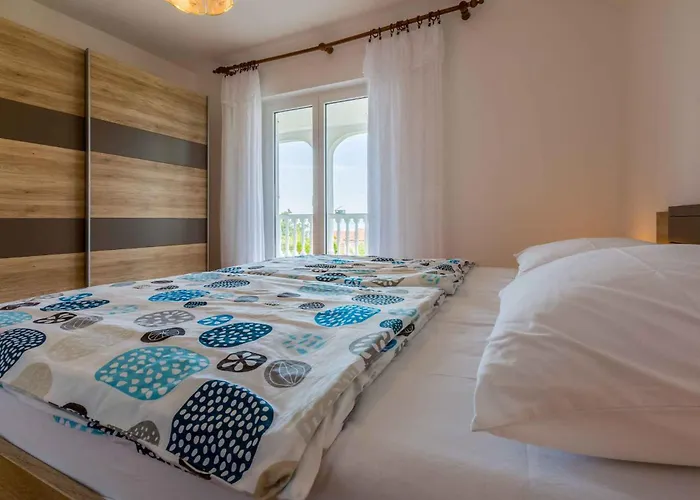 Three-bedroom 1 アパート