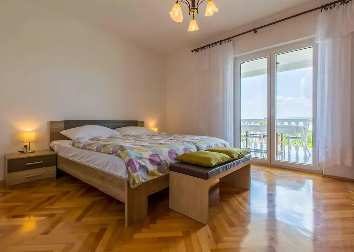 アパート Three-bedroom 1